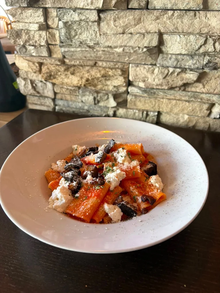 Pâtes alla norma, ricotta & olives